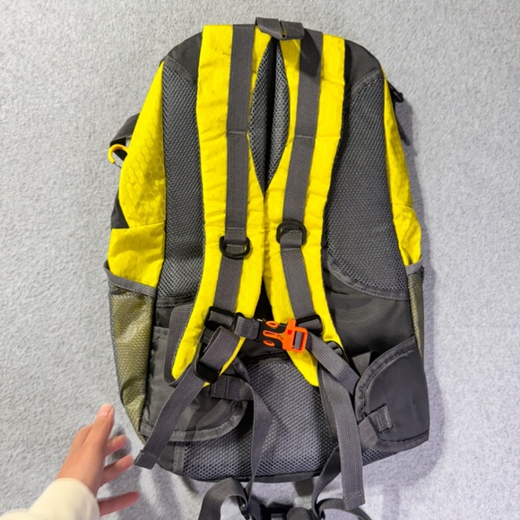 Bug Juice Backpack Yellow Gray Hiking Adjustable Straps - Picture 4 of 8